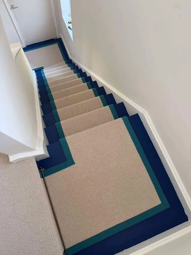 Runner with blue and green borders