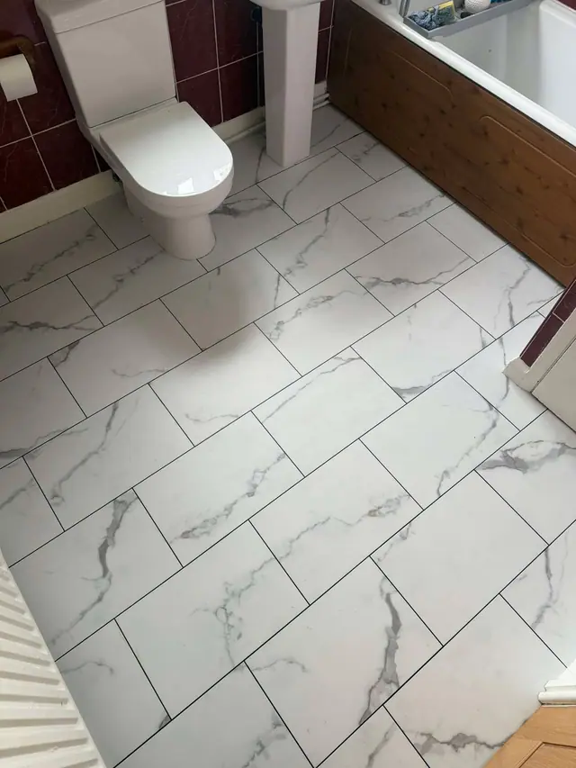 Pale marble-effect LVT in a bathroom