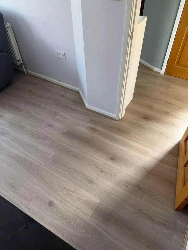Neutral laminate around an adjoining hallway