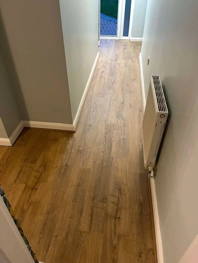 Oak-effect laminate along a narrow hallway