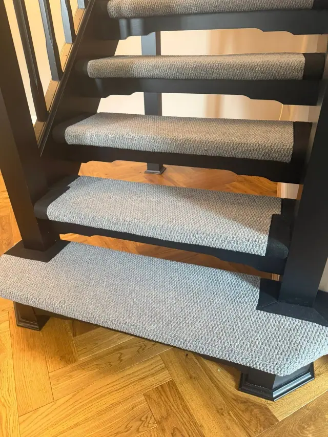 Carpet fitted around open stair treads
