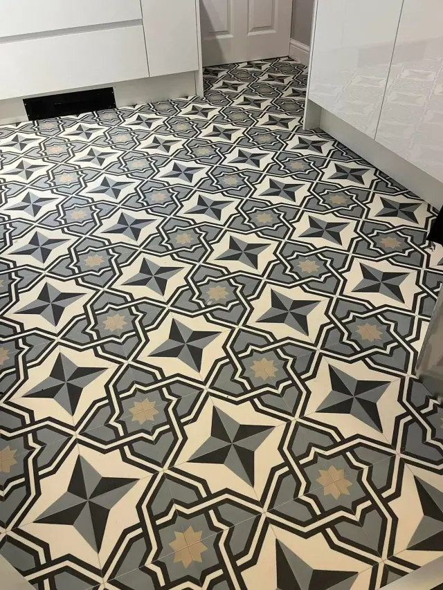 Statement patterned kitchen flooring